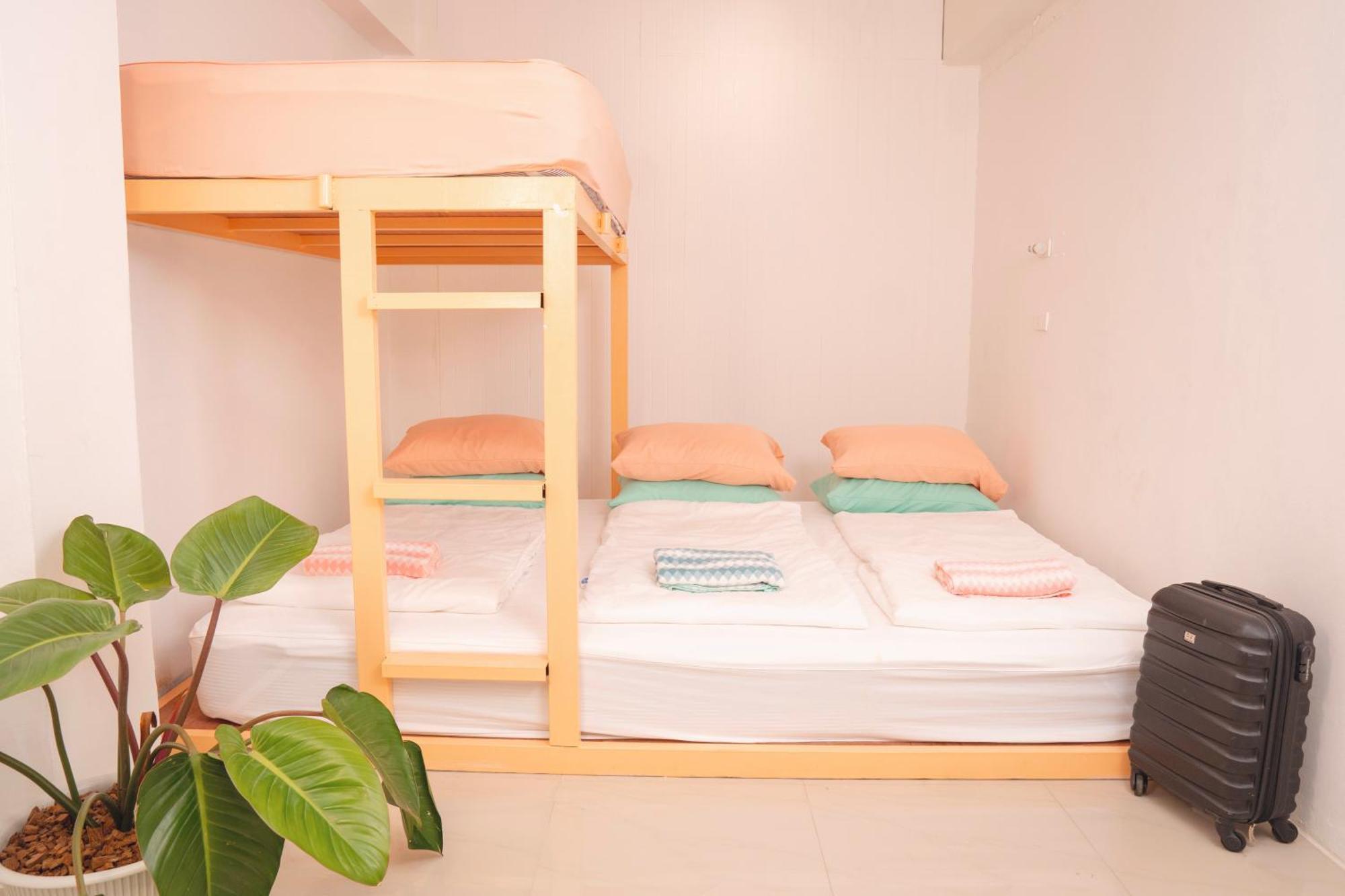 Easy Sunday Khaosan Bangkok Hotel Exterior photo