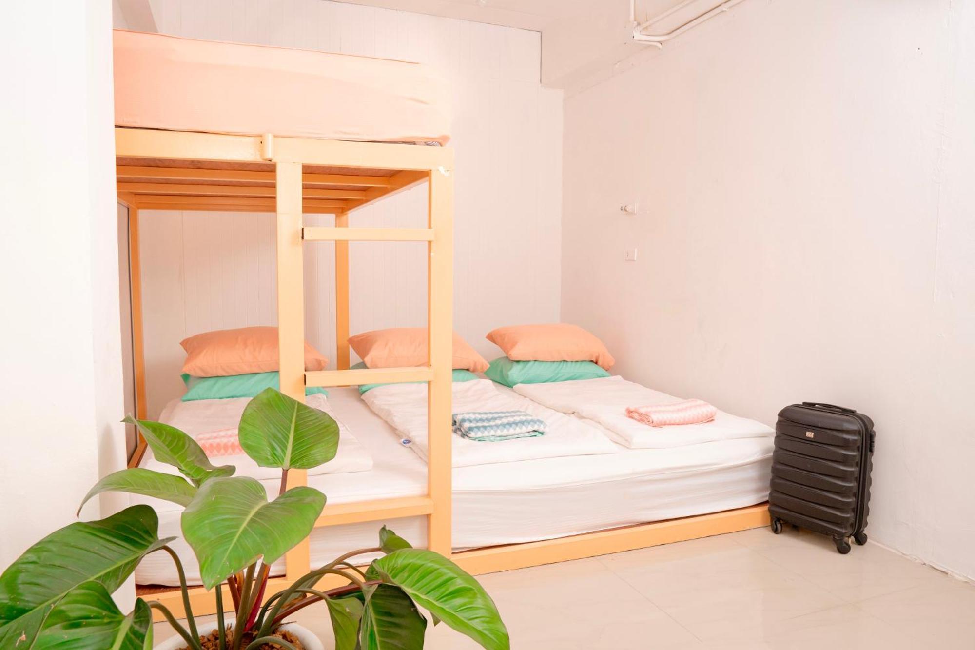 Easy Sunday Khaosan Bangkok Hotel Exterior photo