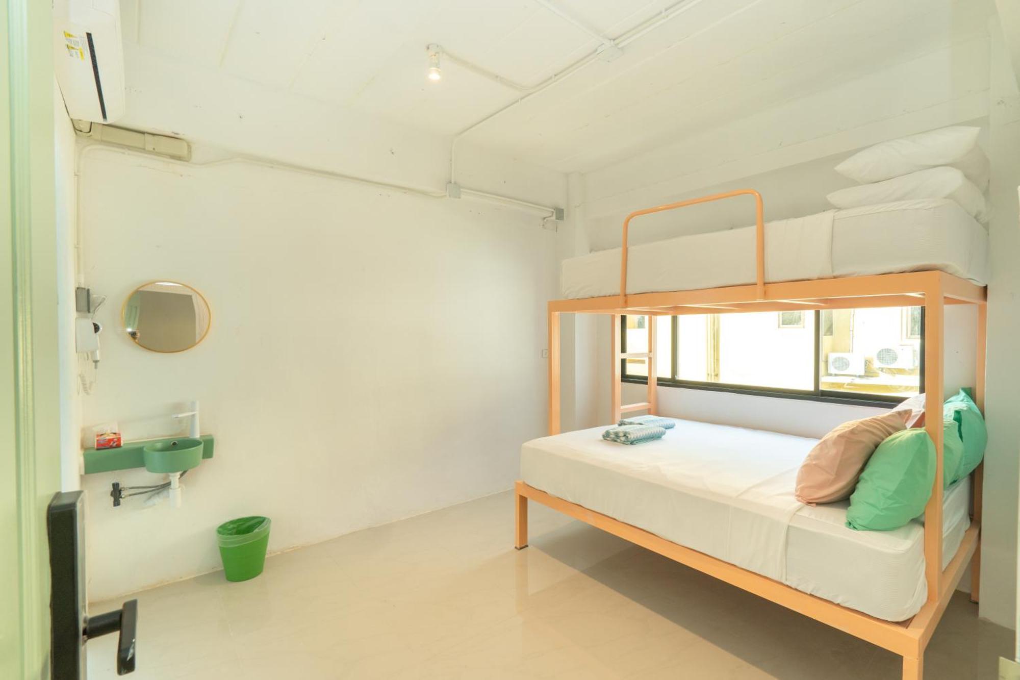 Easy Sunday Khaosan Bangkok Hotel Exterior photo