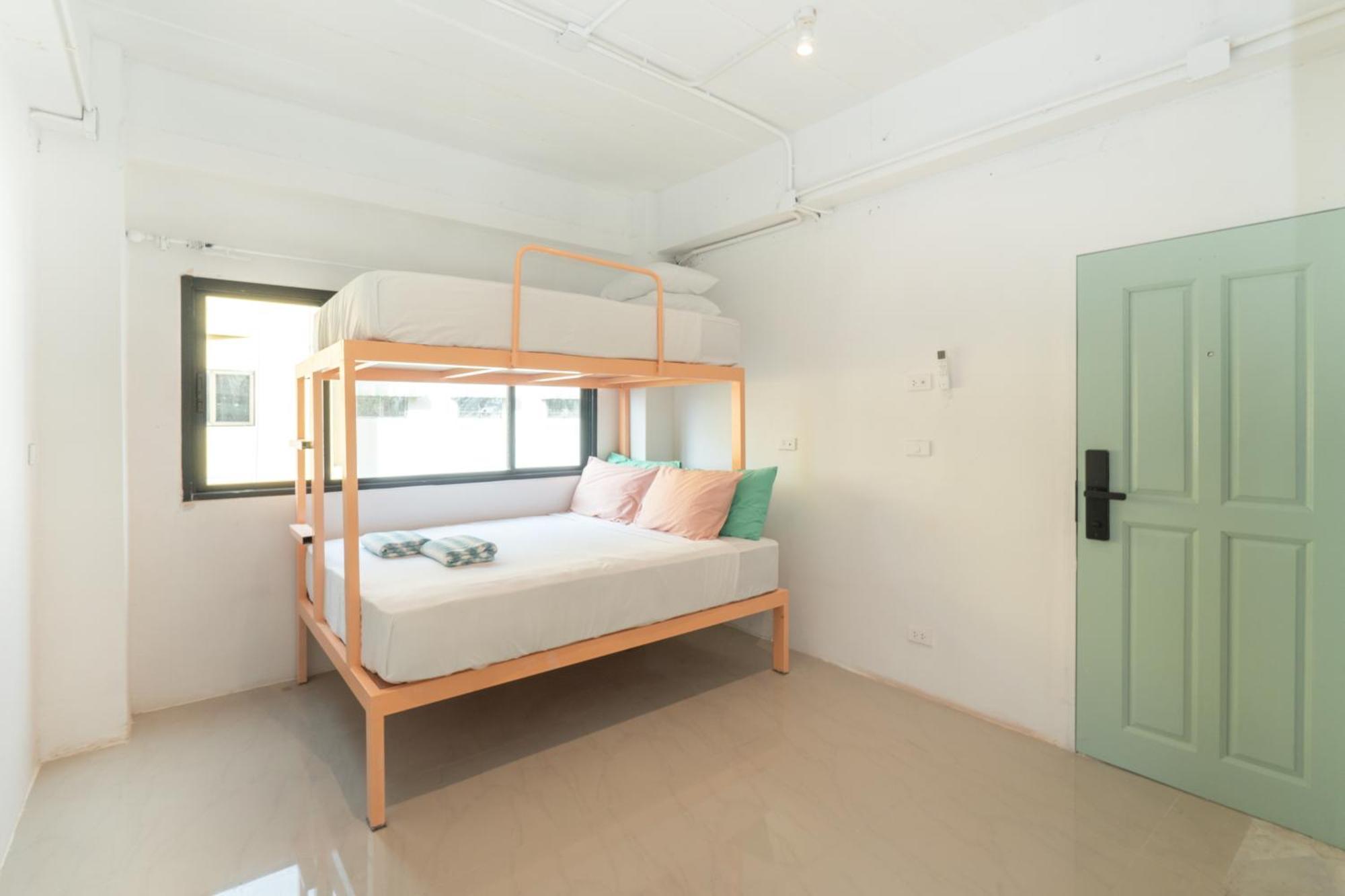 Easy Sunday Khaosan Bangkok Hotel Exterior photo