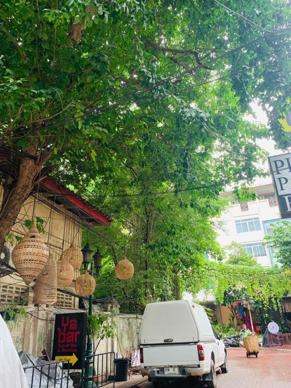 Easy Sunday Khaosan Bangkok Hotel Exterior photo
